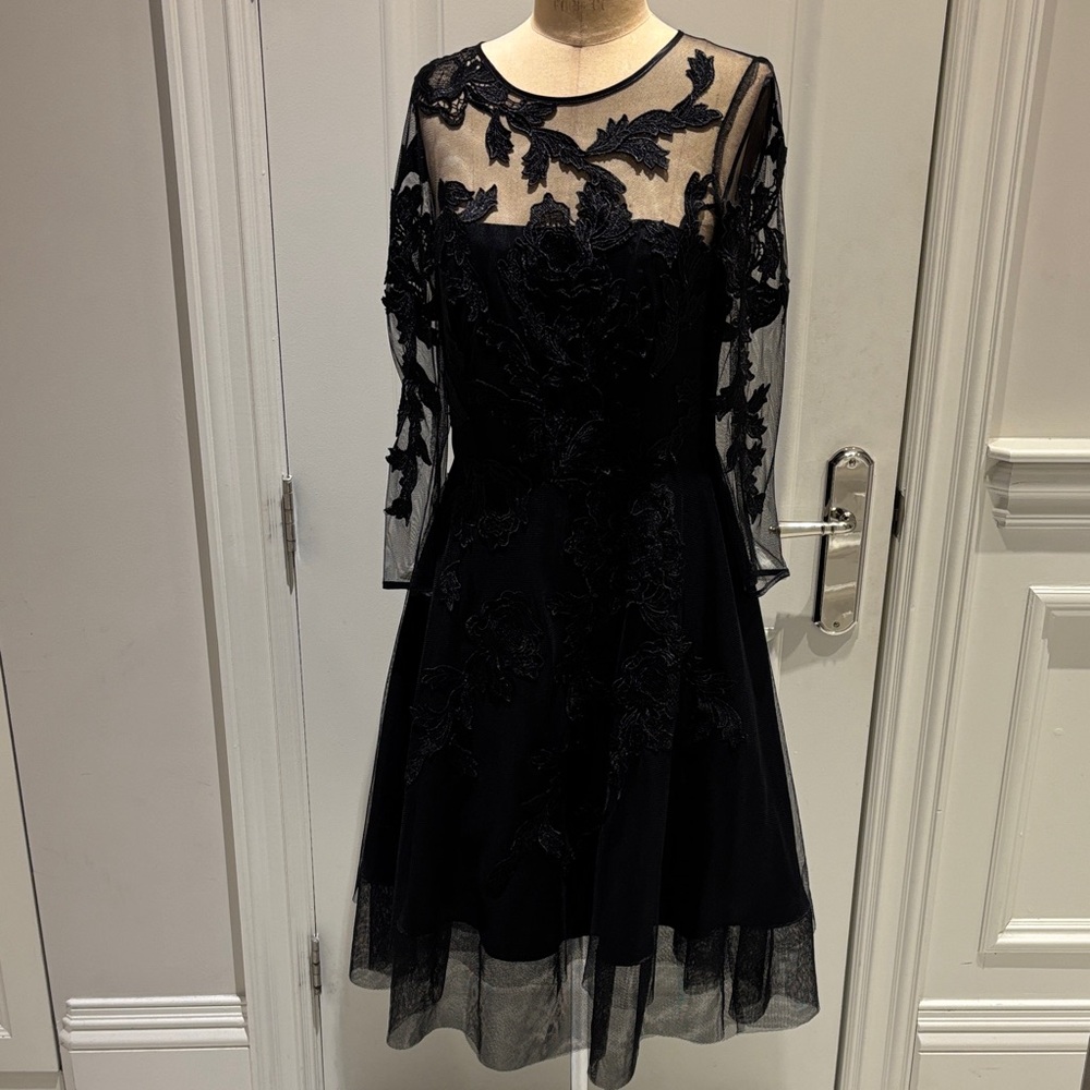 Chic Black Lace Midi Dress